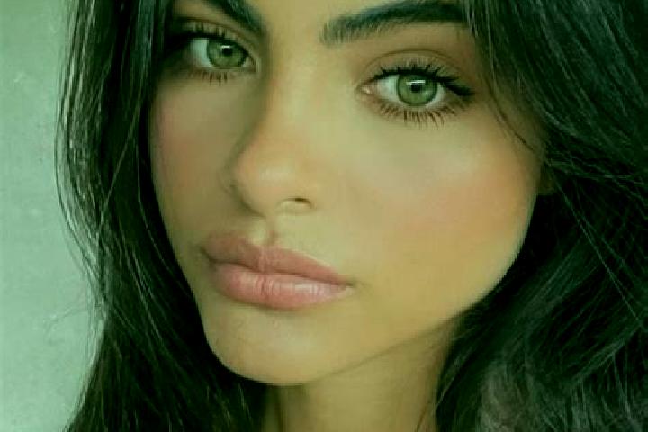 Ellie, 22, a brunette dark-eyed indian companion based in Pitaloza Arriba. Offering CIM, Erotic Massage, Couples, 69. Available for incall and outcall, overn...