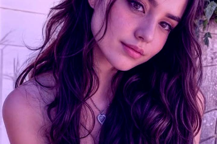 Ellie, 22, a dark blonde hazel-eyed latina companion based in Shenandoah Retreat. Offering GFE, Erotic Massage, Party Girl. Available for incall and outcall,...