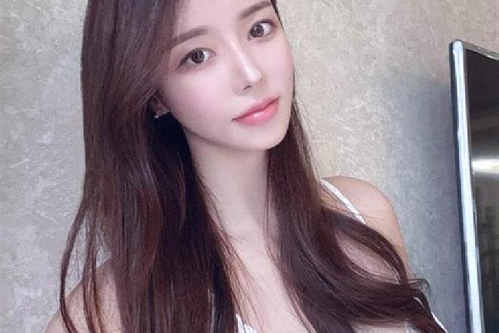 Ellie, 22 — Escort in Fengpo, China