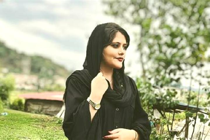 Ellie, 22 — Escort in Pishva, Iran
