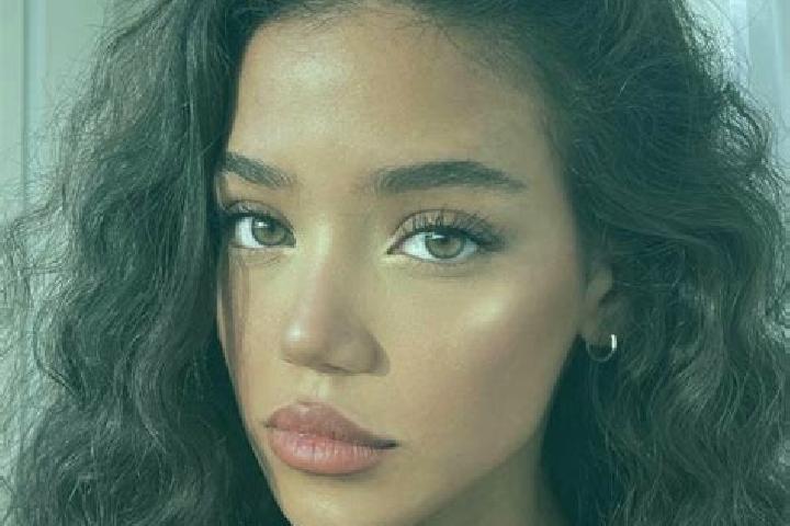 Ellie, 23, a black brown-eyed caucasian companion based in Holz. Offering 69, Travel Companion, Overnight, Party Girl. Available for incall and outcall, over...
