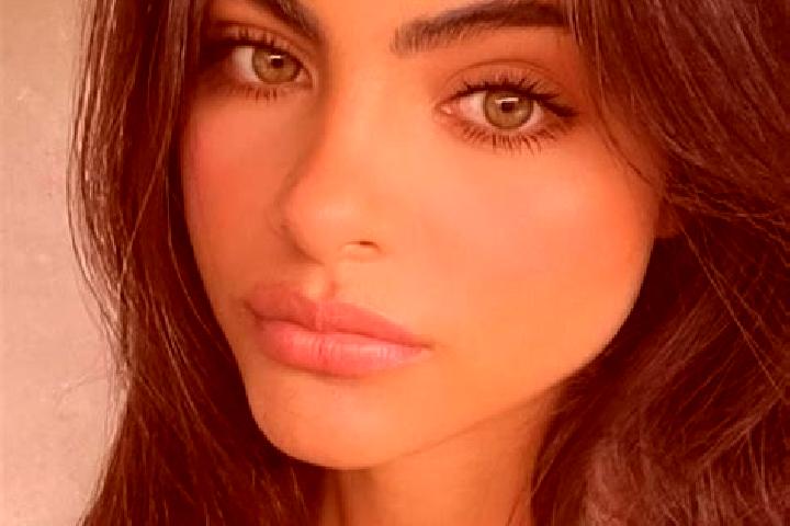 Ellie, 23, a chestnut dark-eyed european companion based in Bocos. Offering Massage, Roleplay, Overnight. Available for incall and outcall, day and evening d...