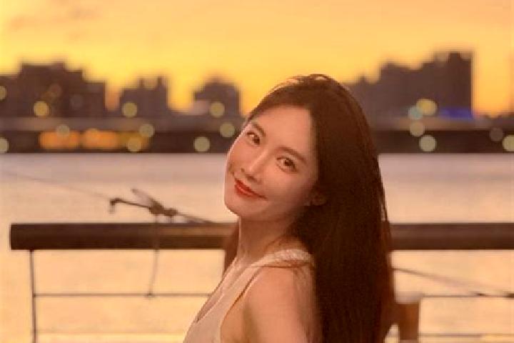 Ellie, 23 — Escort in Chencheng, China