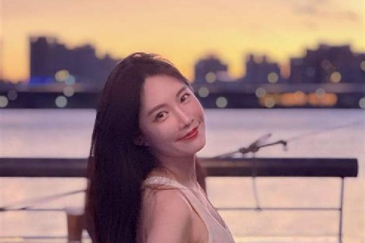 Ellie, 23 — Escort in Feijiantan, China