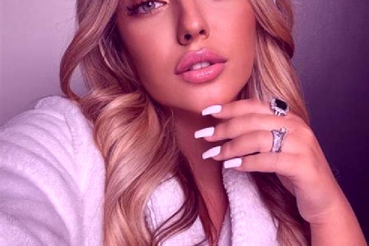 Ellie, 23 — Escort in Marl, Germany