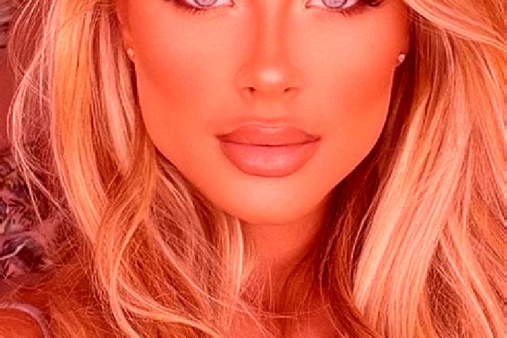 Ellie, 24, a blonde blue-eyed latina companion based in Rincon Chico. Offering GFE, 69, Roleplay. Available for incall and outcall, day and evening dates.