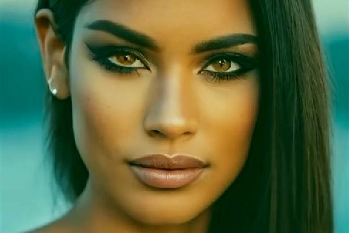 Ellie, 24, a chestnut amber-eyed latina companion based in Oesuti Dua. Offering Tantra, 69, A-Level, Domination. Available for incall and outcall, day and ev...
