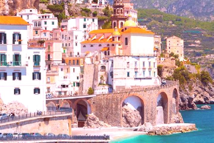 Ellie, 24 — Escort in Agliate, Italy