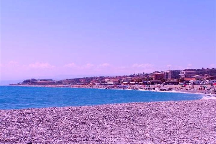 Ellie, 24 — Escort in Falerna Scalo, Italy