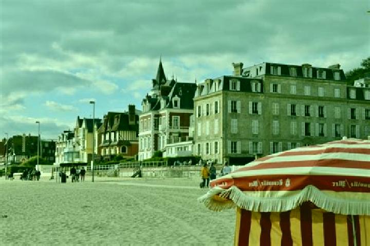 Ellie, 24 — Escort in Trouville, France