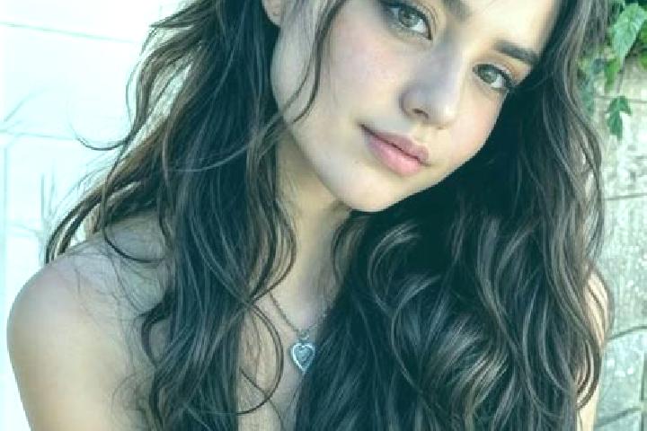 Ellie, 25, a auburn amber-eyed mediterranean companion based in Gbedeguela. Offering Girlfriend Experience, Tantra, A-Level. Available for incall and outcall...