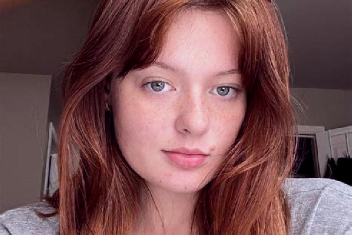 Ellie, 25, a auburn grey-eyed mixed companion based in Gadki. Offering Massage, Party Girl, Couples, Travel Companion. Available for incall and outcall, day ...
