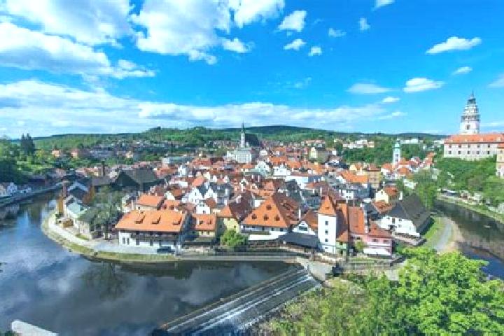 Ellie, 25 — Escort in Tvarozna Lhota, Czech Republic