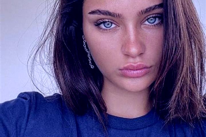 Ellie, 26, a brunette blue-eyed caribbean companion based in Mikropolis. Offering Duos, Massage, CIM. Available for incall and outcall, overnight bookings av...
