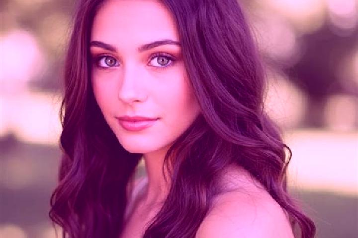 Ellie, 26, a dark blonde hazel-eyed mixed companion based in Mundundo. Offering Roleplay, Party Girl, Travel Companion. Available for incall and outcall, day...