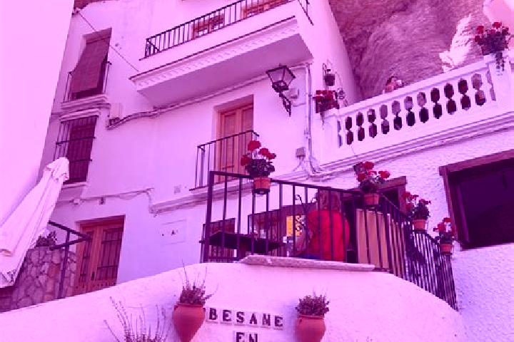 Ellie, 26, a platinum blonde dark-eyed middle eastern companion based in Setenil de las Bodegas. Offering Fetish, Deep French Kissing, Erotic Massage, Travel...
