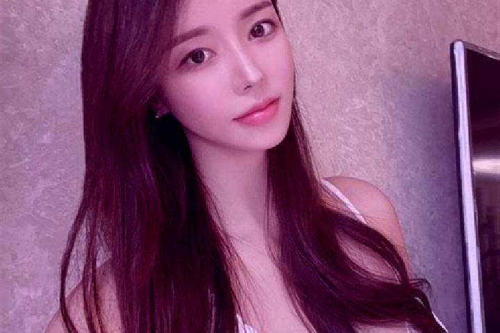 Ellie, 26 — Escort in Qiulu, China