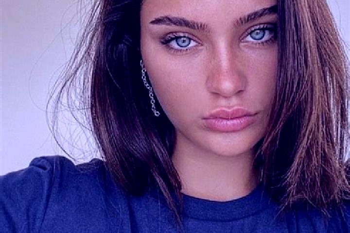 Ellie, 27, a brunette dark-eyed indian companion based in Nambo. Offering OWO, GFE, A-Level, Dinner Date. Available for incall and outcall, overnight booking...