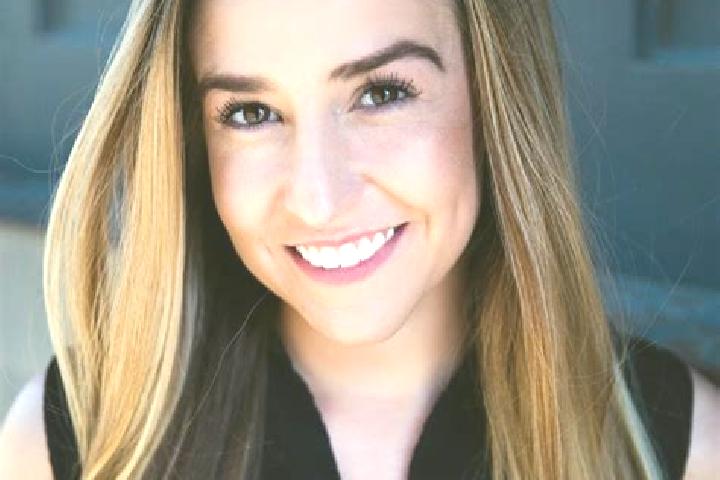 Ellie, 27 — Escort in Corobai, Romania
