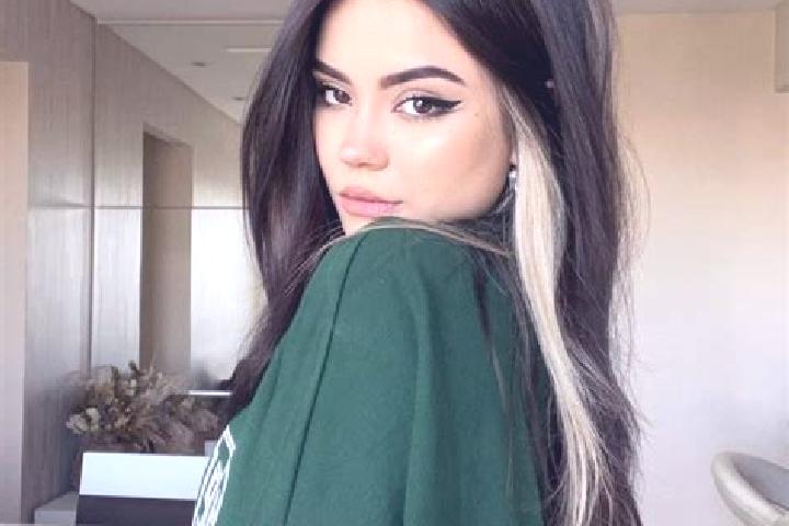 Ellie, 27 — Escort in Costisa, Romania