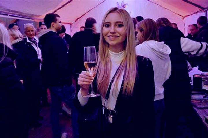 Ellie, 28 — Escort in Schmalensee, Germany