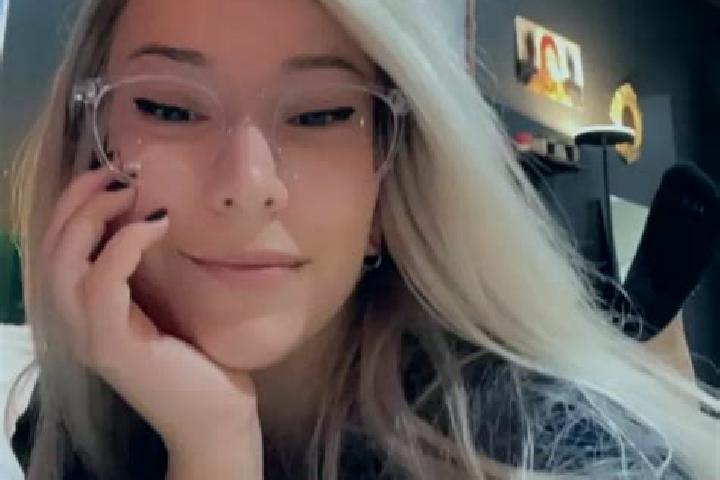 Ellie, 29, a blonde dark-eyed mixed companion based in Campulung la Tisa. Offering CIM, Party Girl, Dinner Date, Erotic Massage, Deep French Kissing. Availab...
