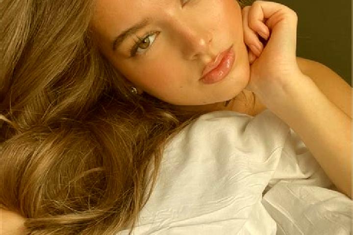 Ellie, 29, a chestnut green-eyed latina companion based in Forestville. Offering Roleplay, Tantra, Party Girl, Duos. Available for incall and outcall, overni...