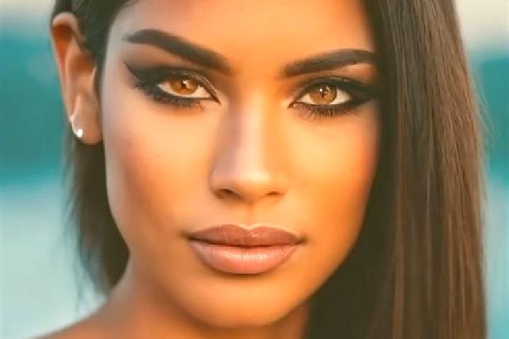 Ellie, 29, a dark blonde amber-eyed latina companion based in Heinsen. Offering Party Girl, Massage, Couples. Available for incall and outcall, day and eveni...