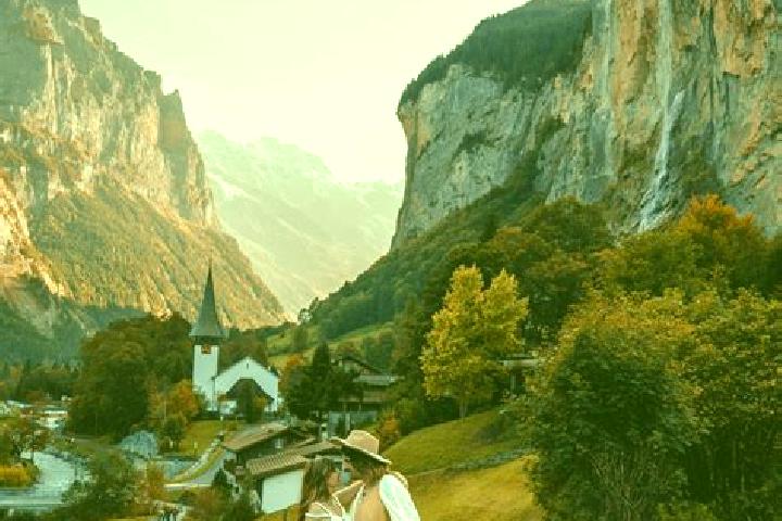 Ellie, 29 — Escort in Flaesch, Switzerland
