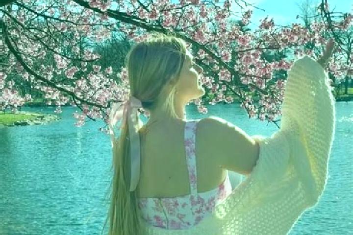 Ellie, 29 — Escort in Moroziv, Ukraine