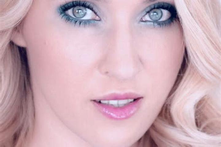 Ellie, 30, a blonde green-eyed european companion based in Thanganellur. Offering OWO, Deep French Kissing, Girlfriend Experience, GFE. Available for incall ...