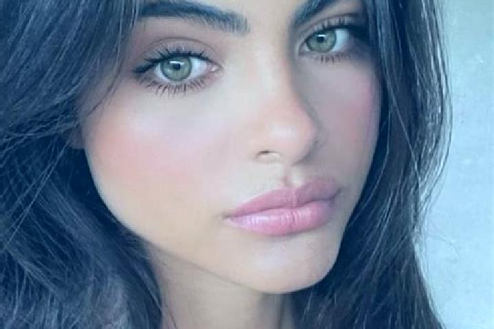 Ellie, 30, a chestnut amber-eyed indian companion based in Viernau. Offering Duos, Domination, Striptease. Available for incall and outcall, day and evening ...