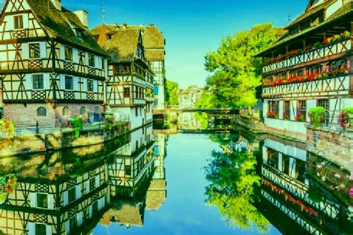 Ellie, 30 — Escort in Changy, France
