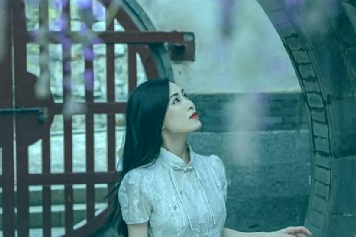 Ellie, 30 — Escort in Huangshanguan, China