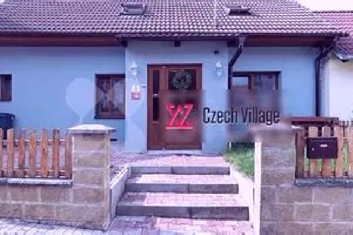 Ellie, 30 — Escort in Rousinov, Czech Republic