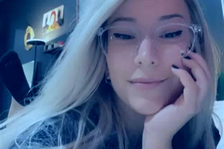 Ellie, 31, a platinum blonde amber-eyed ebony companion based in Verneuil-en-Halatte. Offering Party Girl, Domination, 69. Available for incall and outcall, ...