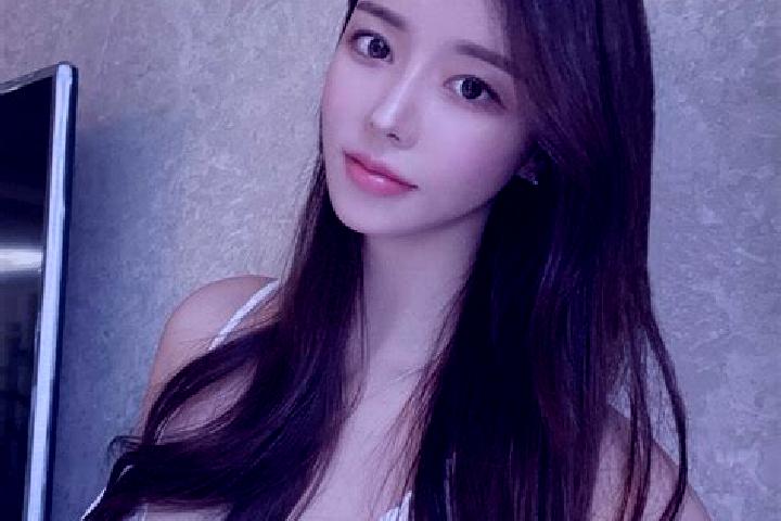 Ellie, 31 — Escort in Jiakexi, China