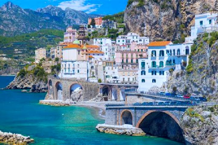 Ellie, 31 — Escort in Salerano Canavese, Italy
