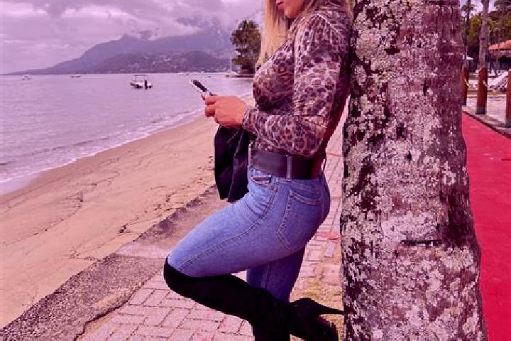 Ellie, 31 — Escort in Sales, Brazil