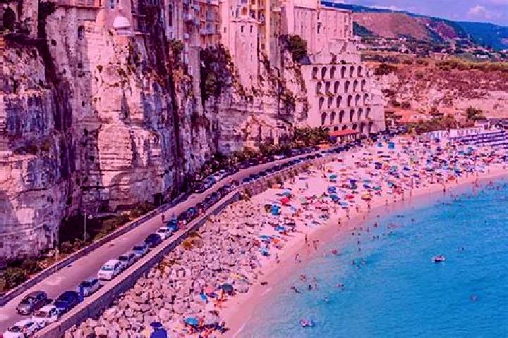 Ellie, 31 — Escort in Seravezza, Italy