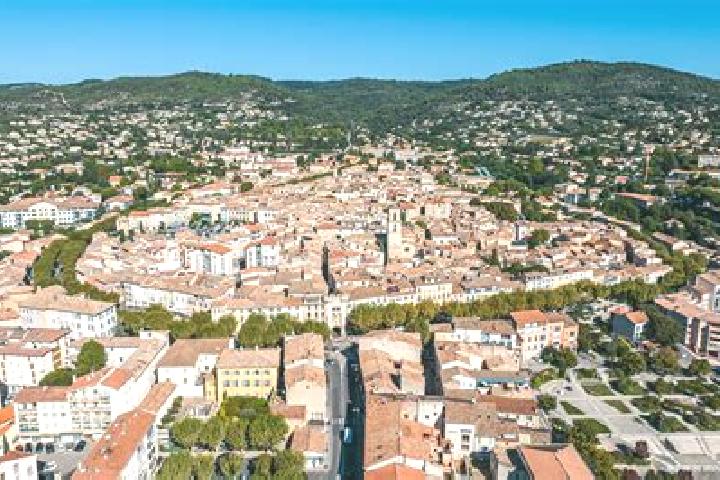 Ellie, 32 — Escort in Carnoux-en-Provence, France