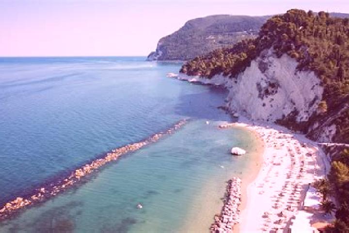 Ellie, 32 — Escort in Montegiorgio, Italy