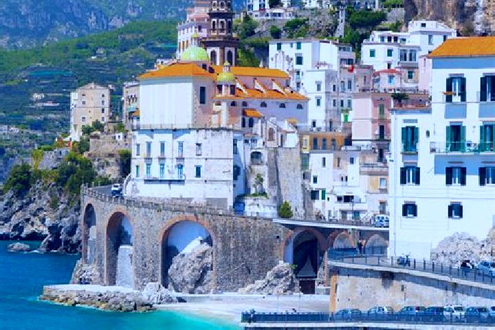 Ellie, 32 — Escort in Sefro, Italy