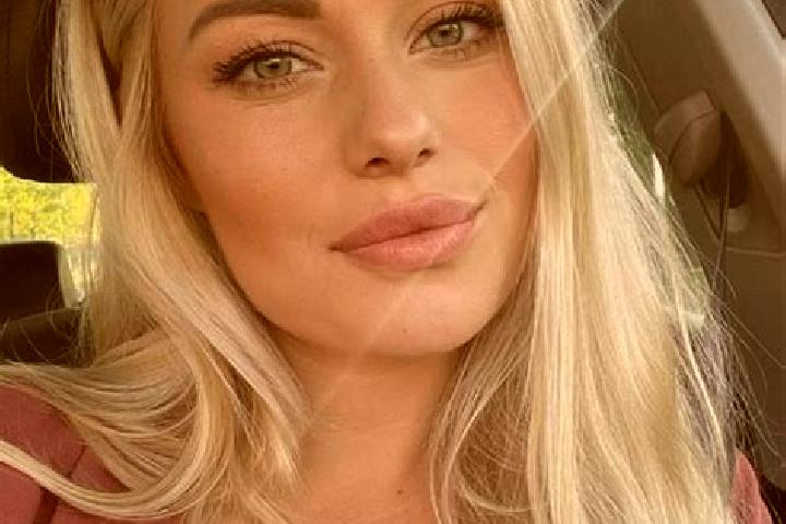 Ellie, 33, a blonde hazel-eyed mixed companion based in Camucuato. Offering Deep French Kissing, OWO. Available for incall and outcall, overnight bookings av...