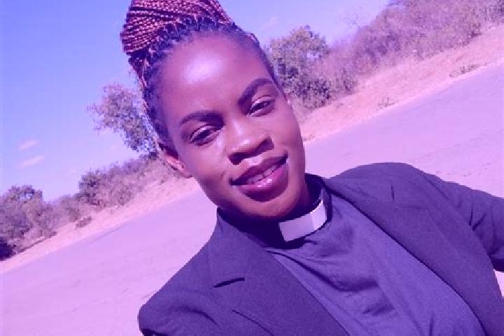 Ellie, 33 — Escort in Dinde, Angola