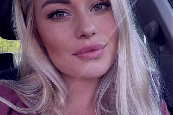 Ellie, 34, a blonde hazel-eyed asian companion based in Montenegro de Cameros. Offering A-Level, Party Girl, Erotic Massage. Available for incall and outcall...
