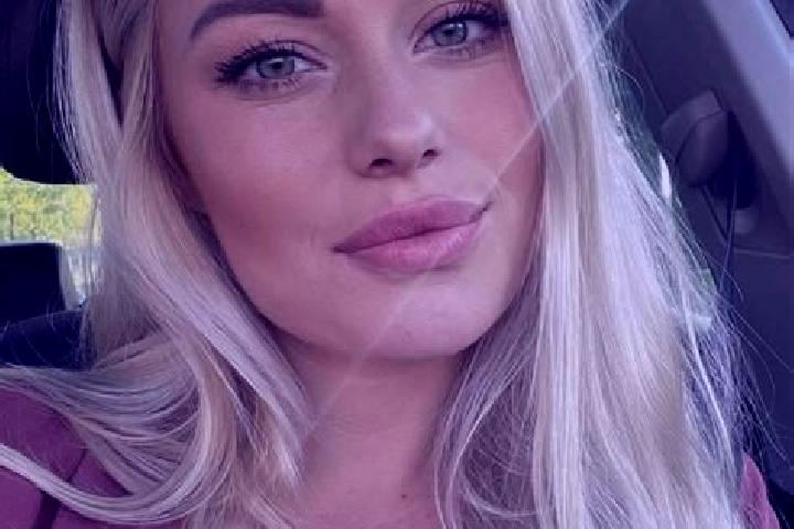 Ellie, 34, a blonde hazel-eyed mixed companion based in Las Cumbres. Offering Massage, OWO, Erotic Massage, Couples. Available for incall and outcall, day an...