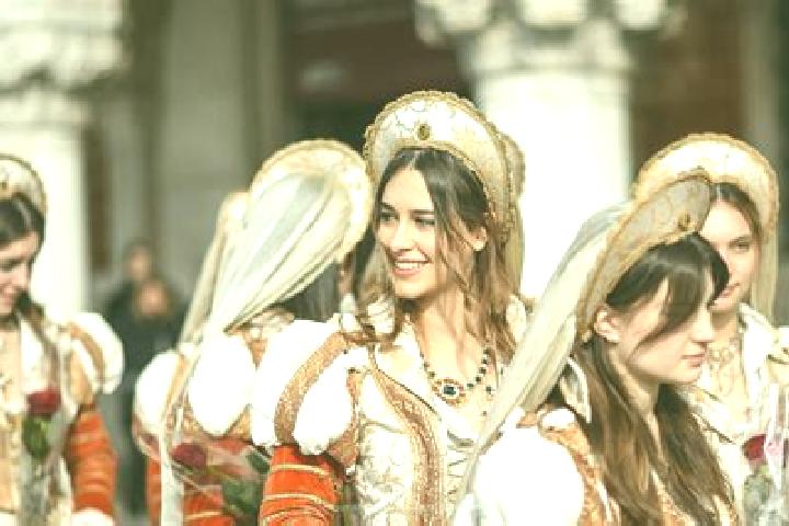 Ellie, 34 — Escort in Cepina, Italy