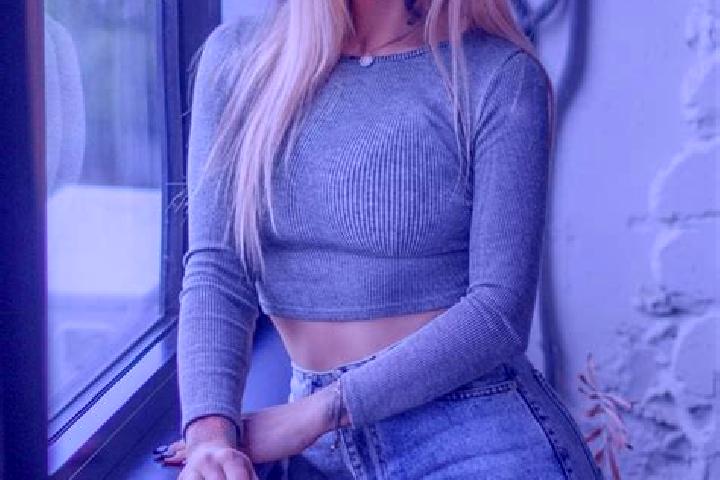 Ellie, 34 — Escort in Myhiia, Ukraine