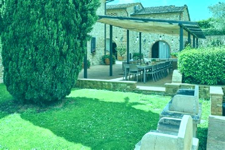 Ellie, 34 — Escort in Tavarnelle Val di Pesa, Italy